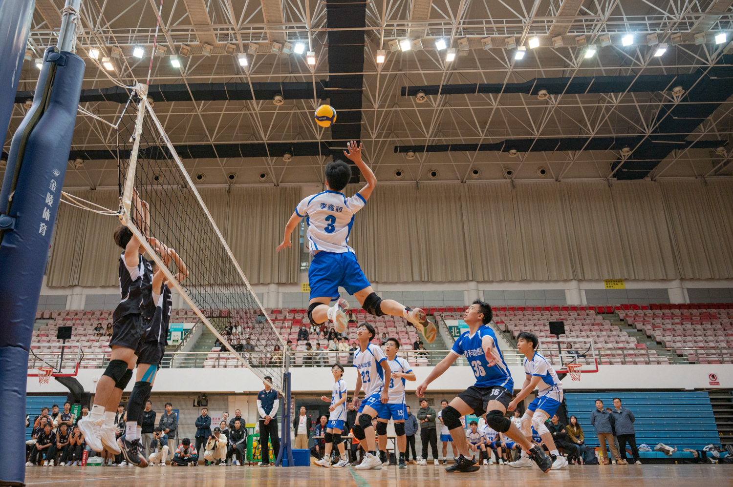 88看球直播
3号扣球瞬间（学通社记者 许可 摄）