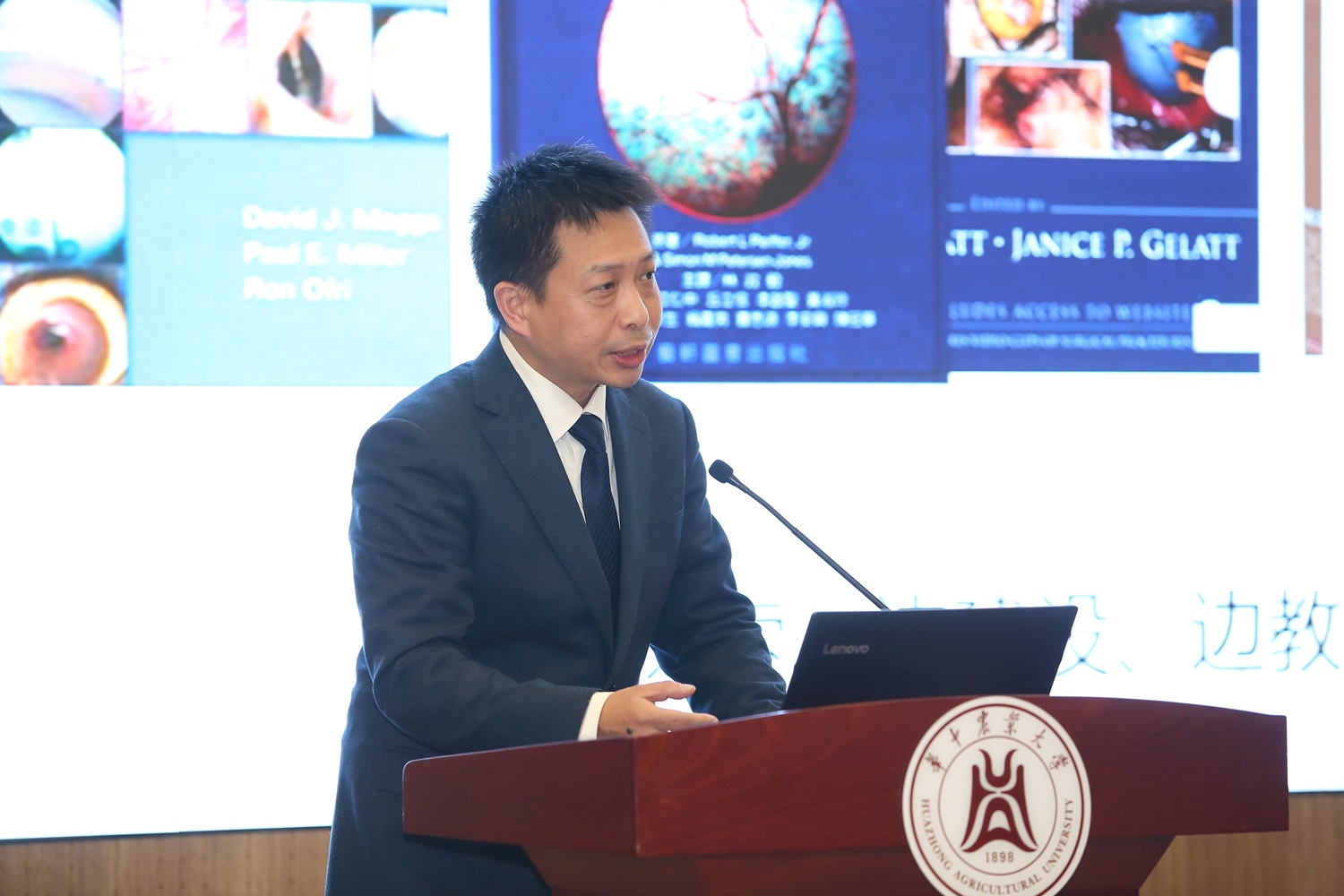 15-288看球直播
胡长敏老师介绍《眼科专科》课程(侯国涛 摄) 15-288看球直播
胡长敏老师介绍《眼科专科》课程(侯国涛 摄)