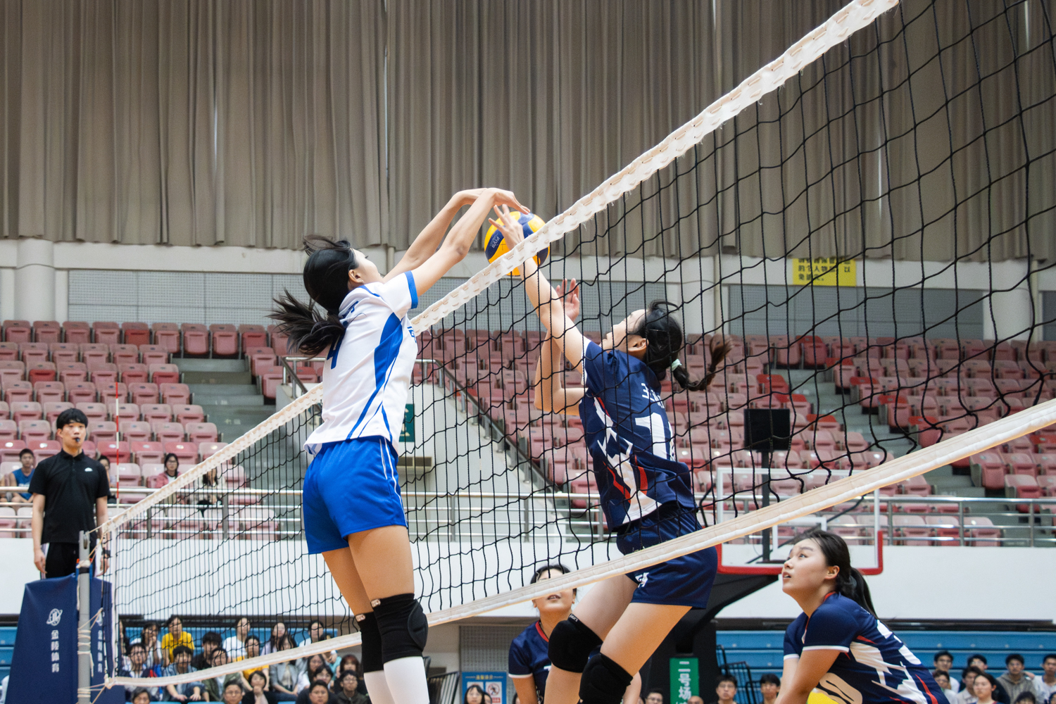 88看球直播
4号任心可网前拦球(学通社记者 仇傲 摄)